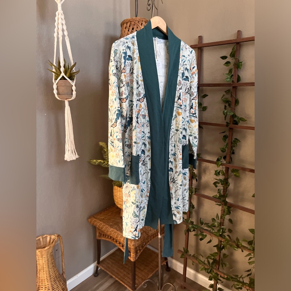▪️NWT Jennifer Adams Love Coming Home Botanical Butterflies Green Print Robe M - Picture 3 of 6